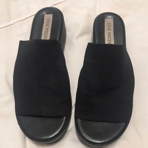 STEVE MADDEN SLINKY PLATFORM SLIDES SIZE 7